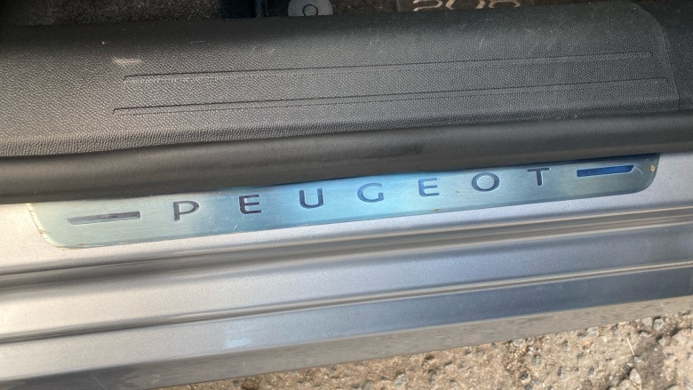 Peugeot 208 1.2 PureTech 100 Allure Premium + 5dr Petrol Hatchback